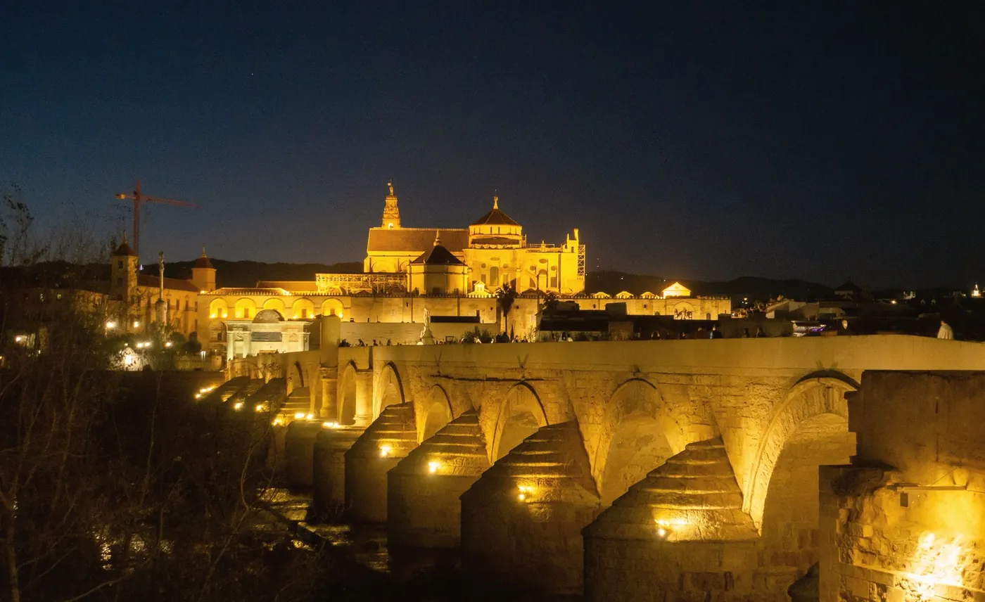 The Roman bridge of Córdoba lit at night